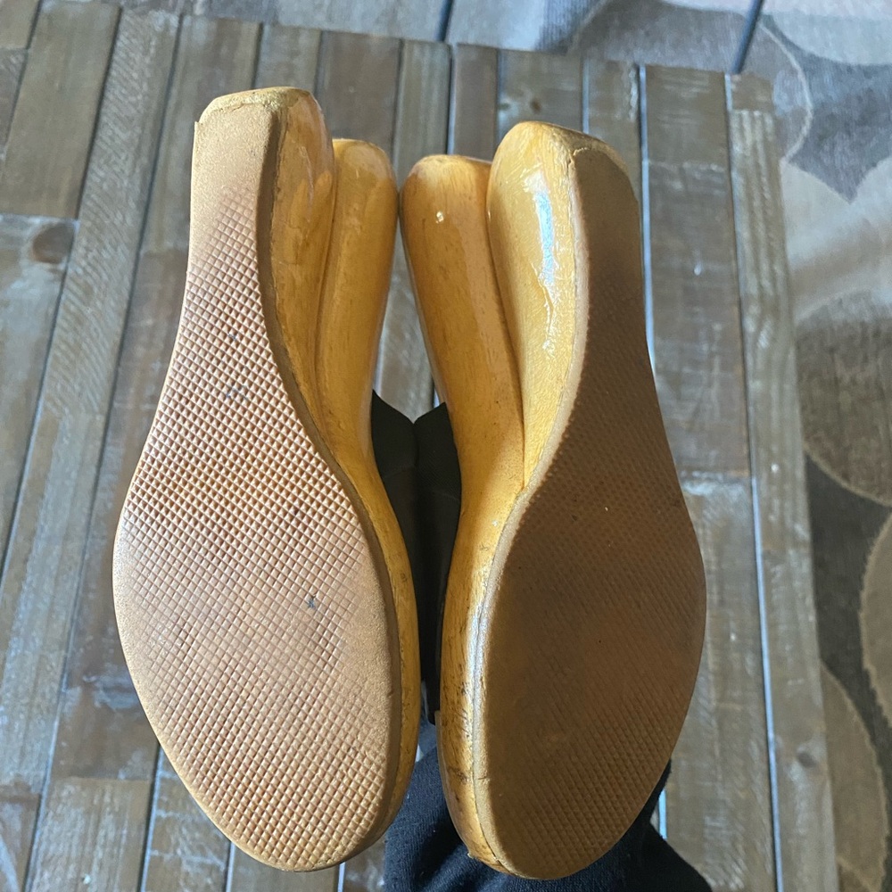 Donald J. Pliner Black Leather Slide Wedge Sandals with Tan Wood-Look Platform - Picture 7 of 9